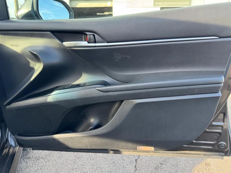 2019 Toyota Camry LE photo 13