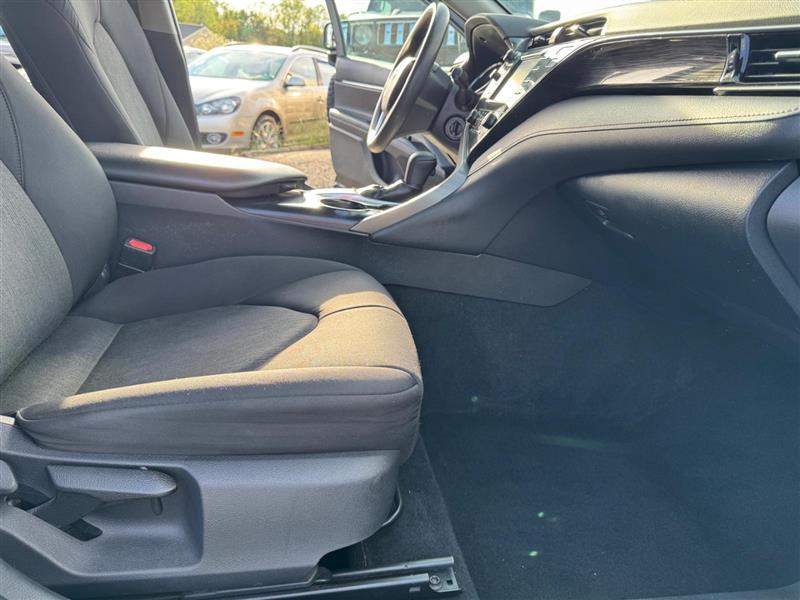 2019 Toyota Camry LE photo 14