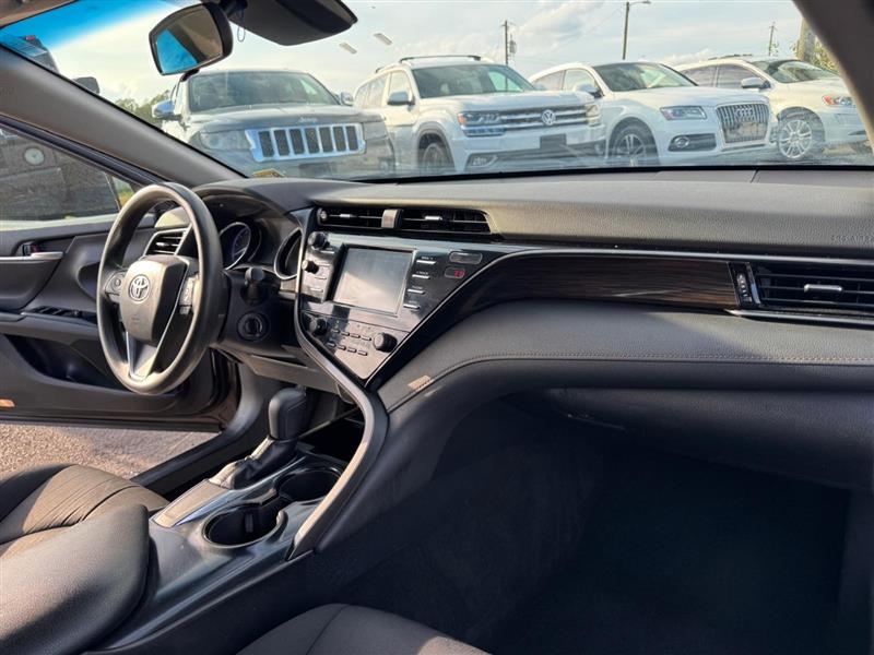 2019 Toyota Camry LE photo 16