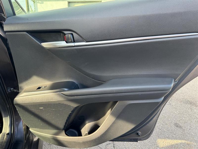 2019 Toyota Camry LE photo 19