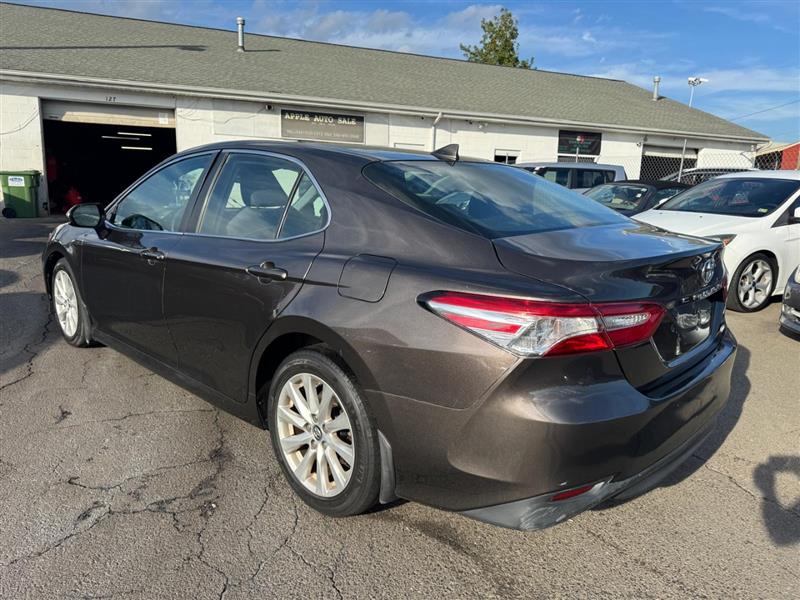 2019 Toyota Camry LE photo 4