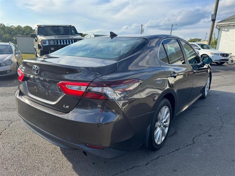 2019 Toyota Camry LE photo 5