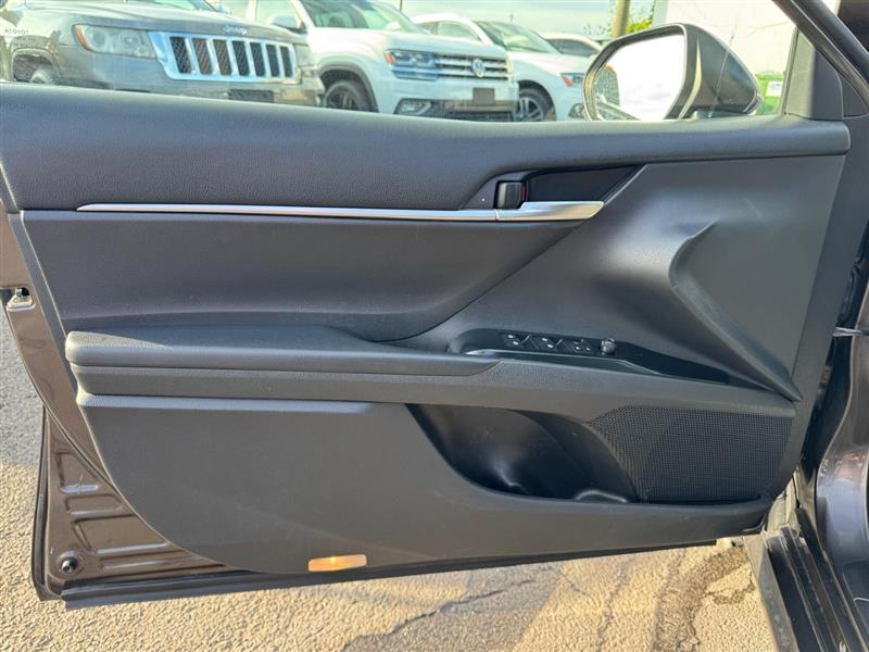 2019 Toyota Camry LE photo 6