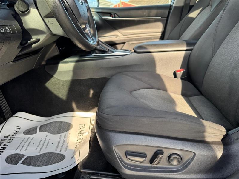 2019 Toyota Camry LE photo 7