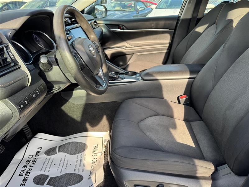 2019 Toyota Camry LE photo 8