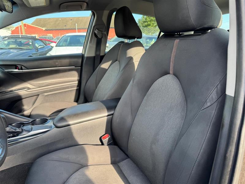 2019 Toyota Camry LE photo 9