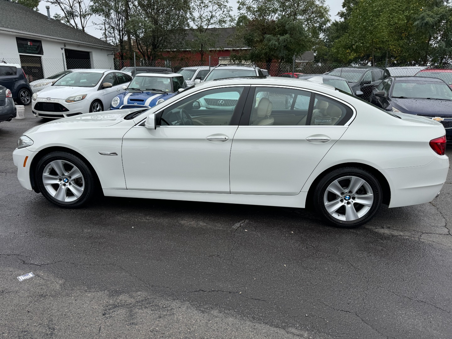 2011 BMW 5 Series 528i photo 3