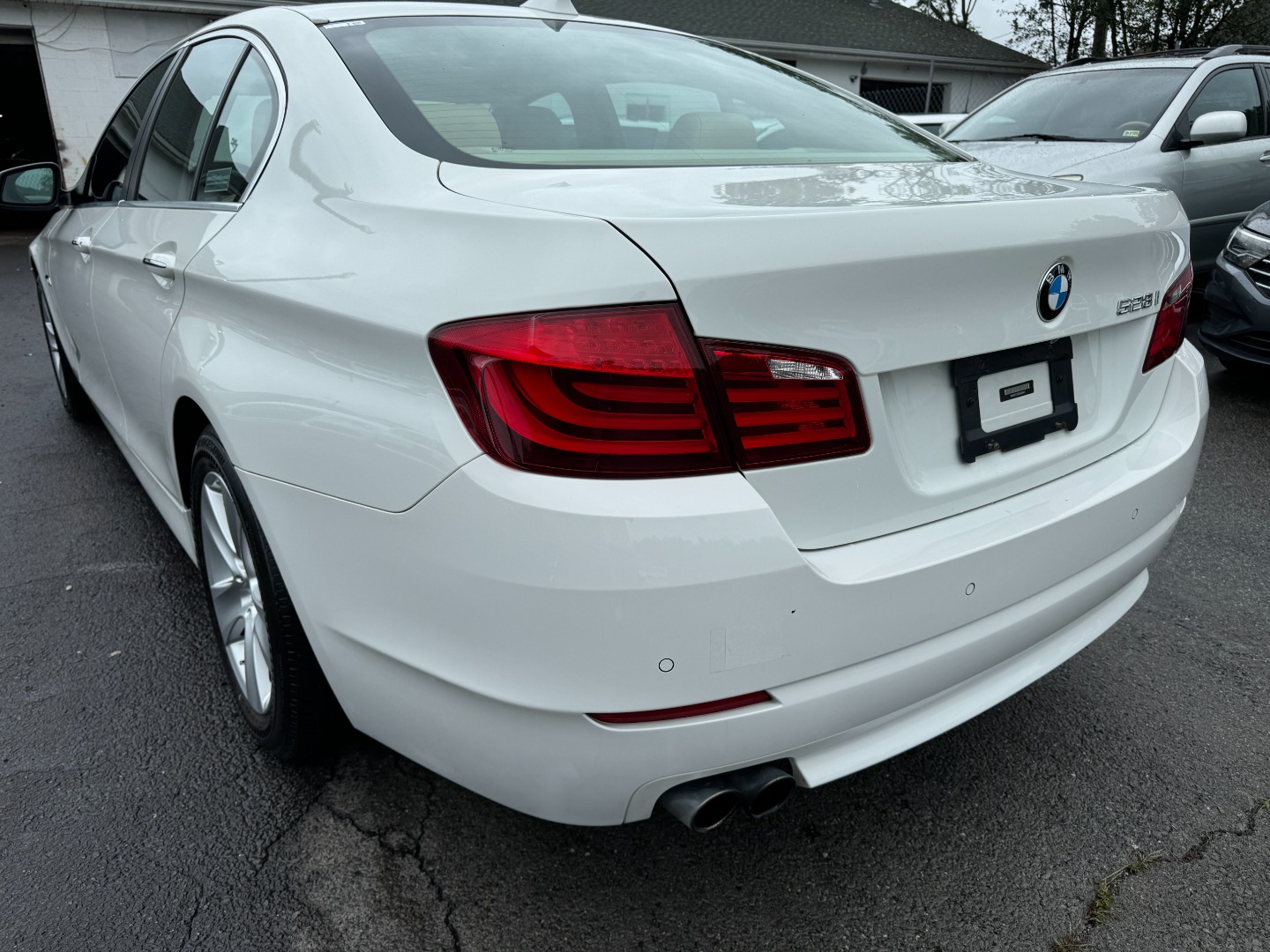 2011 BMW 5 Series 528i photo 4