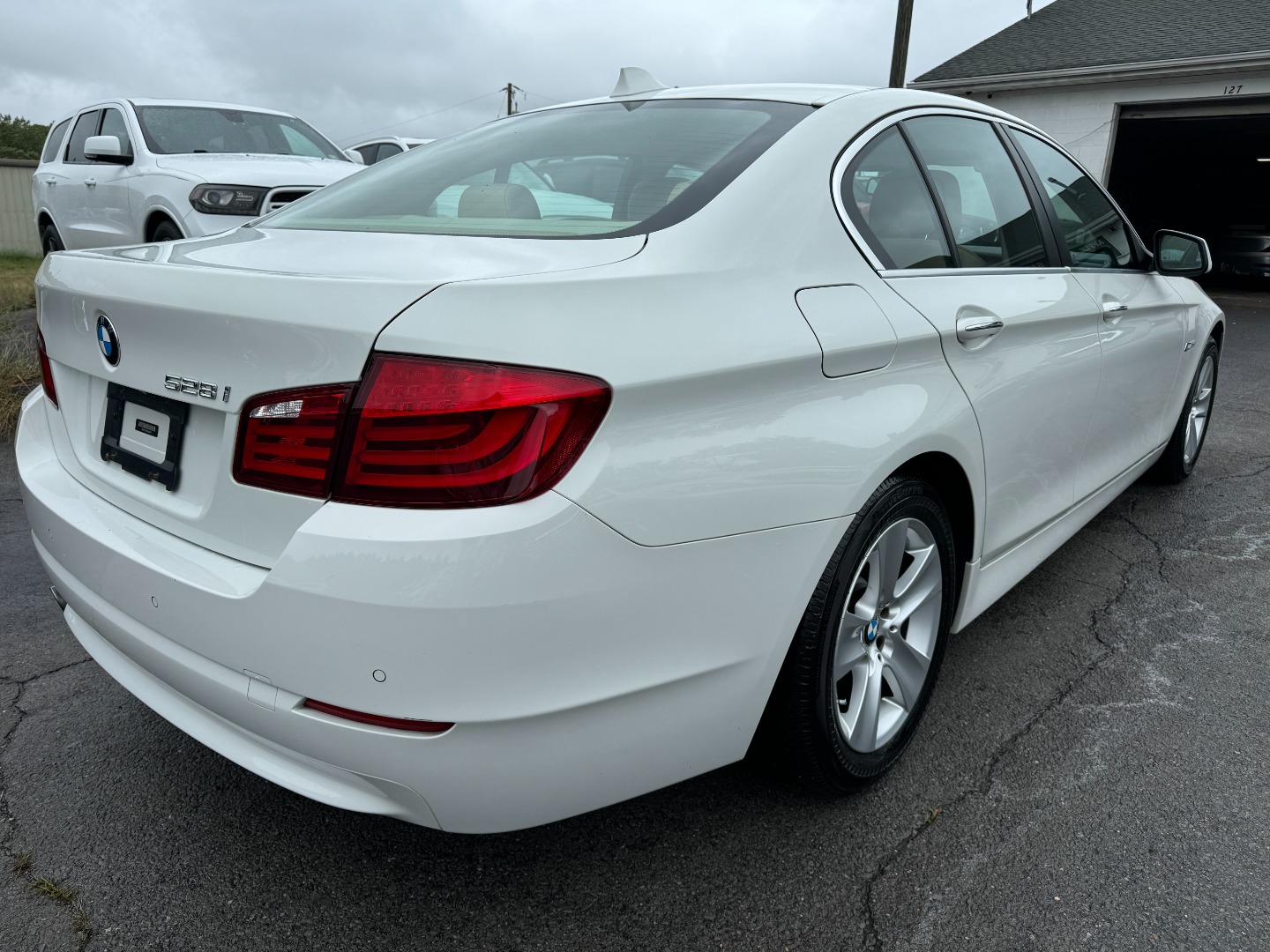 2011 BMW 5 Series 528i photo 6