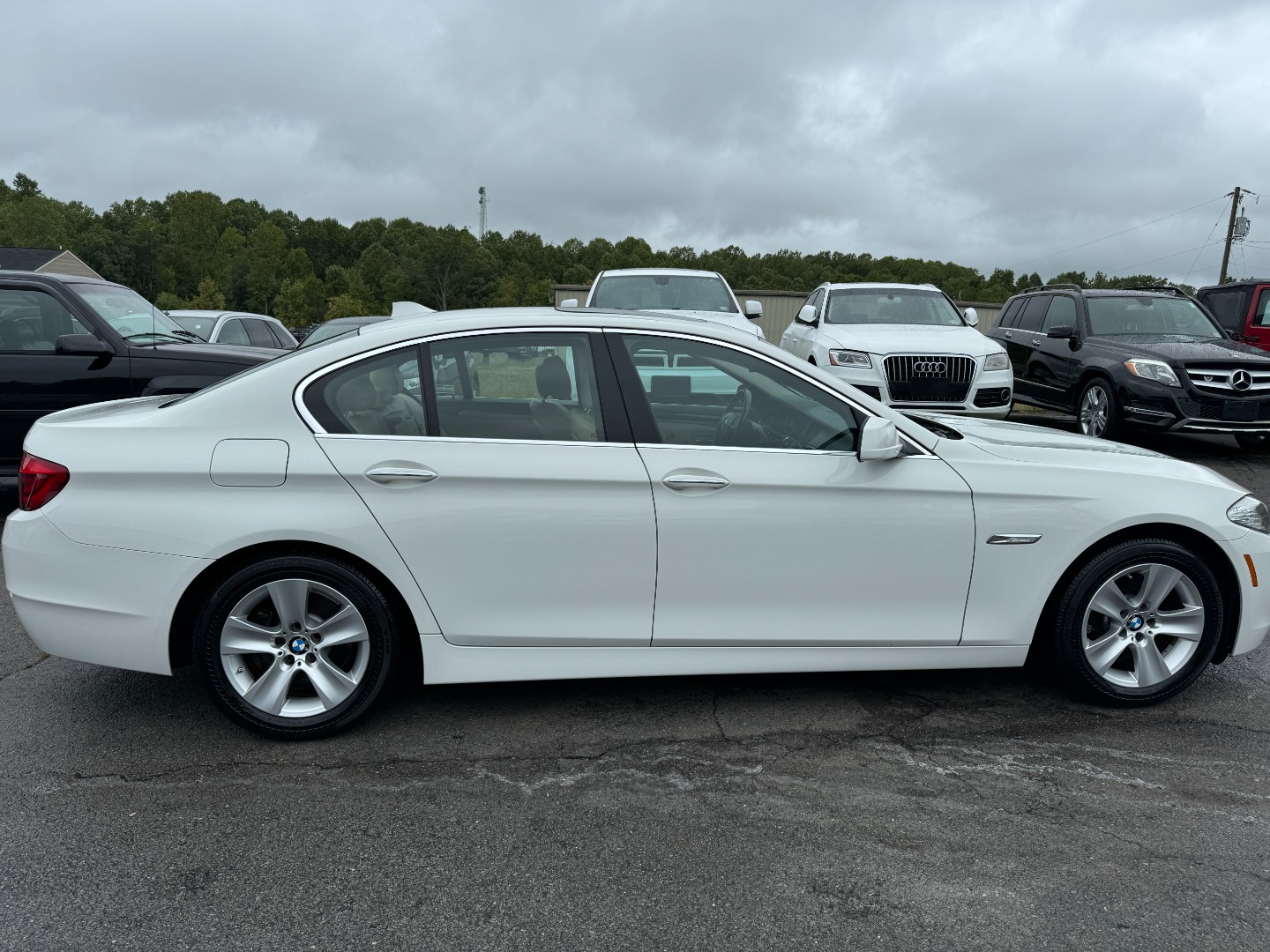 2011 BMW 5 Series 528i photo 7