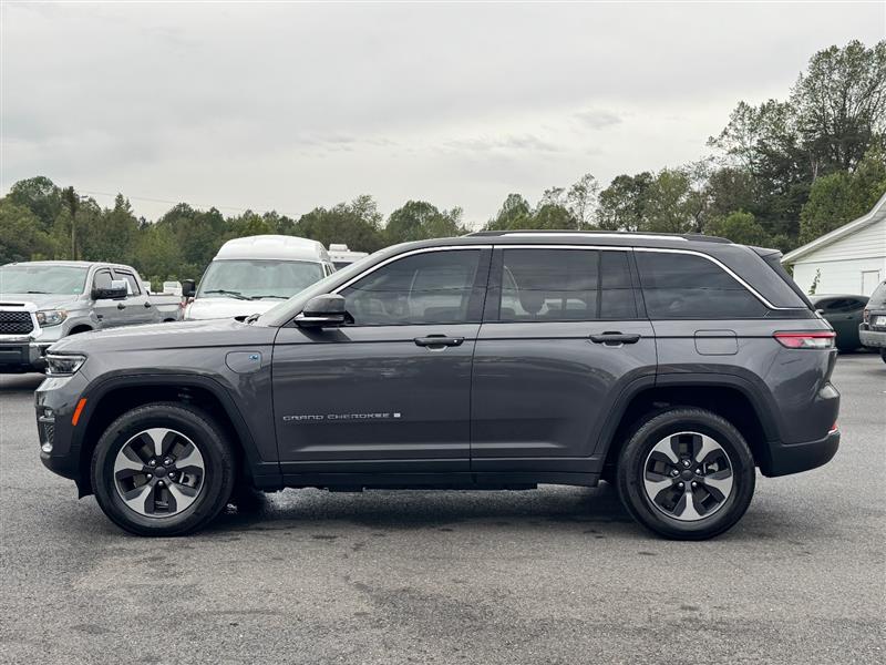 2023 Jeep Cherokee 4xe photo 9