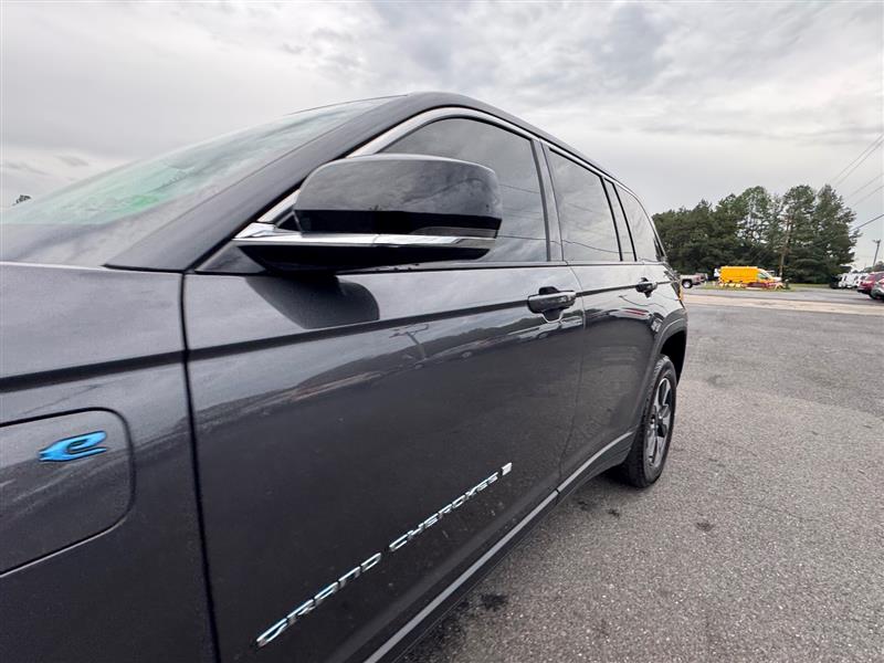 2023 Jeep Cherokee 4xe photo 12