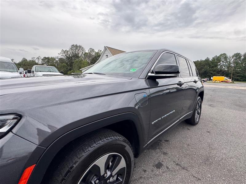 2023 Jeep Cherokee 4xe photo 13
