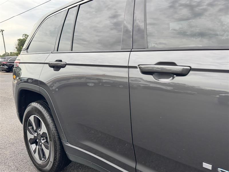 2023 Jeep Cherokee 4xe photo 20