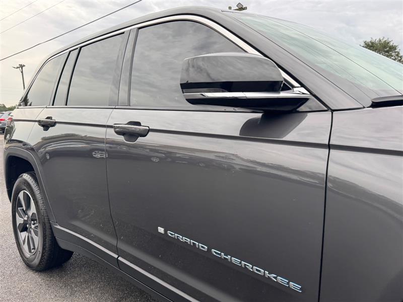 2023 Jeep Cherokee 4xe photo 21