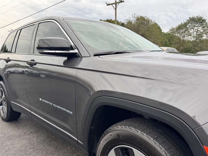 2023 Jeep Cherokee 4xe photo 22