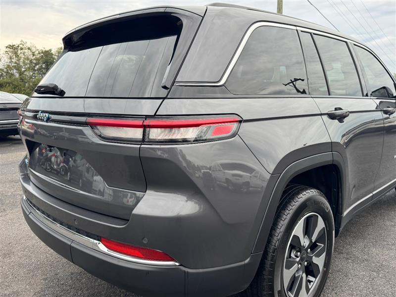 2023 Jeep Cherokee 4xe photo 24