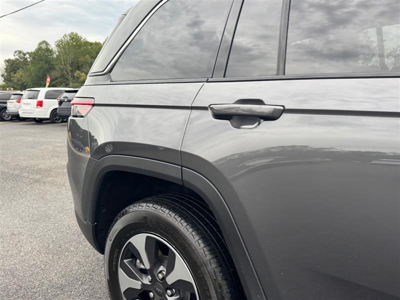 2023 Jeep Cherokee 4xe photo 25
