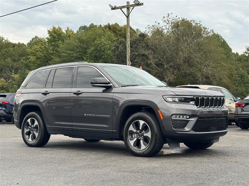 2023 Jeep Cherokee 4xe photo 2