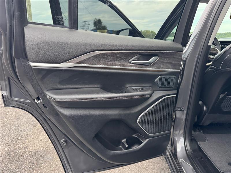 2023 Jeep Cherokee 4xe photo 33