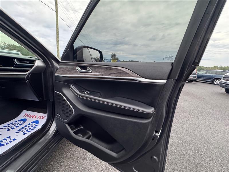 2023 Jeep Cherokee 4xe photo 38