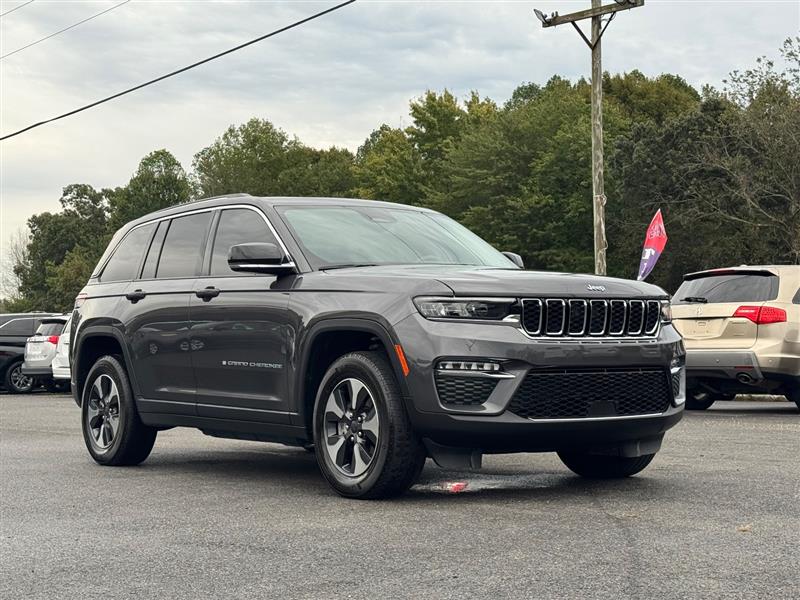 2023 Jeep Cherokee 4xe photo 3