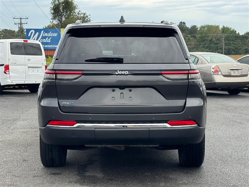 2023 Jeep Cherokee 4xe photo 5