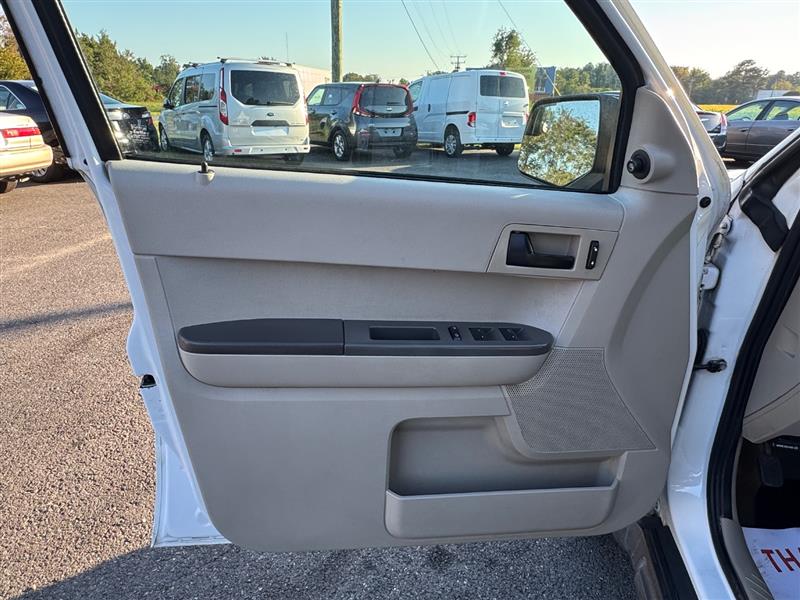 2012 Ford Escape XLS photo 28