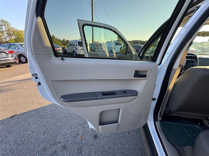 2012 Ford Escape XLS photo 30