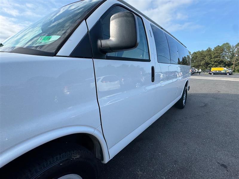 2015 Chevrolet Express LT photo 7