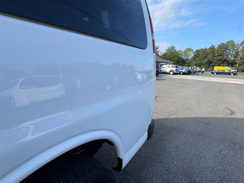 2015 Chevrolet Express LT photo 9