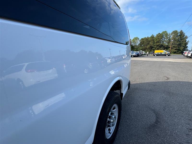 2015 Chevrolet Express LT photo 10
