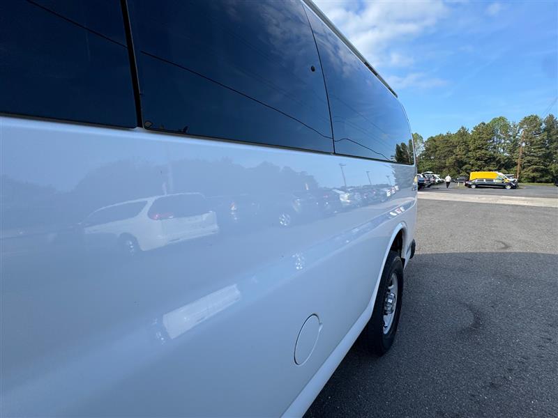 2015 Chevrolet Express LT photo 11