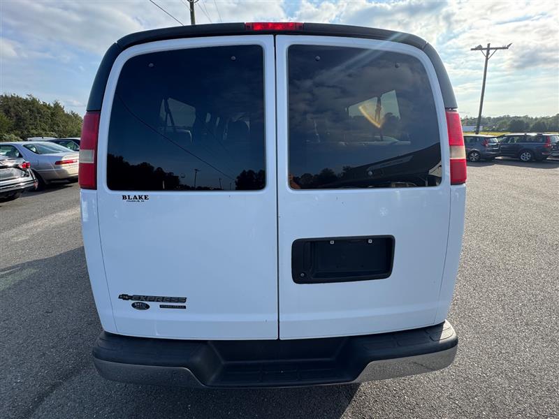 2015 Chevrolet Express LT photo 13