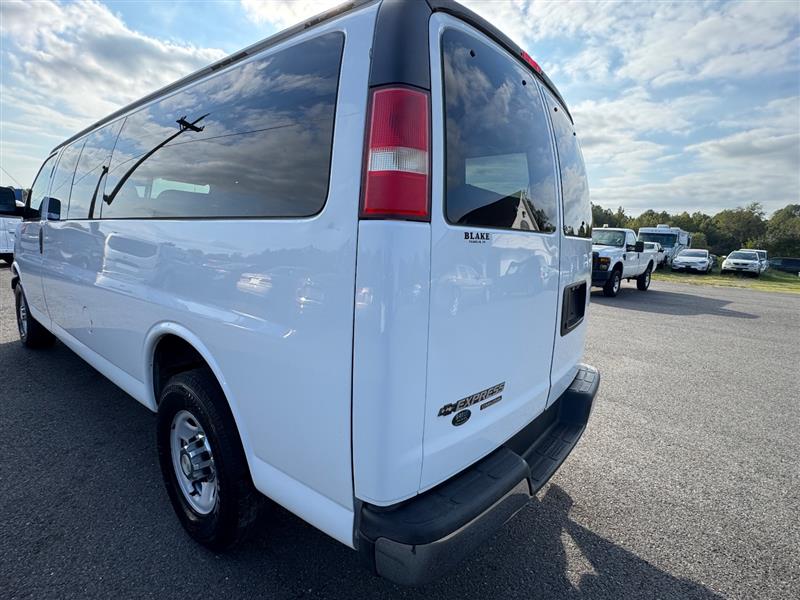 2015 Chevrolet Express LT photo 14