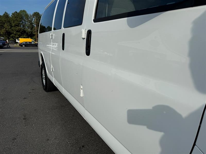 2015 Chevrolet Express LT photo 15