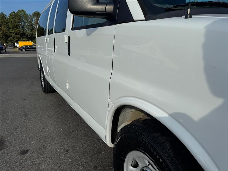 2015 Chevrolet Express LT photo 16