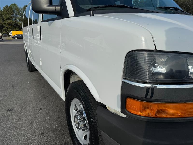 2015 Chevrolet Express LT photo 17