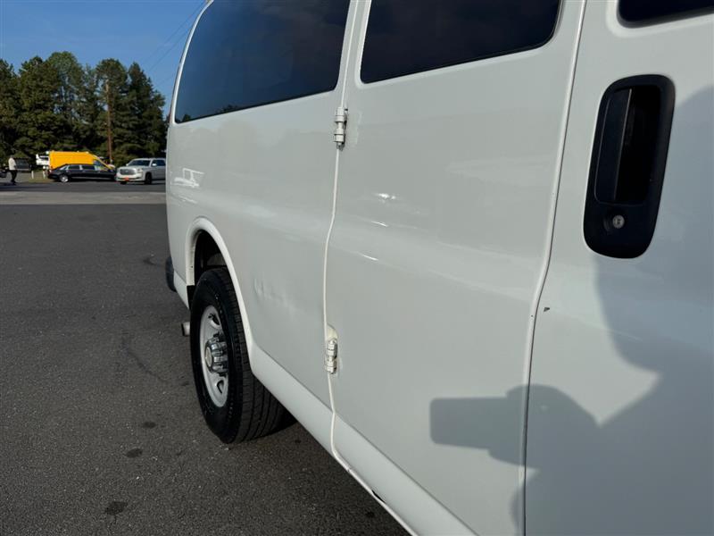 2015 Chevrolet Express LT photo 19
