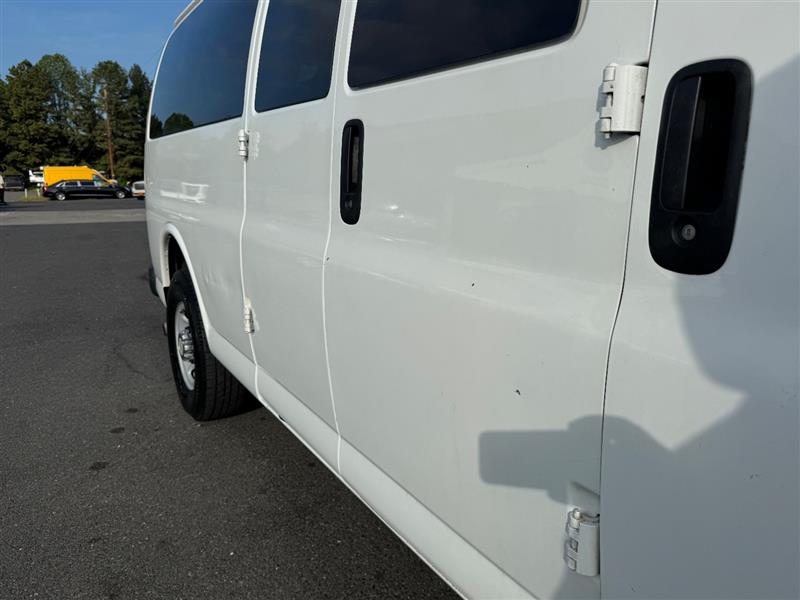 2015 Chevrolet Express LT photo 20