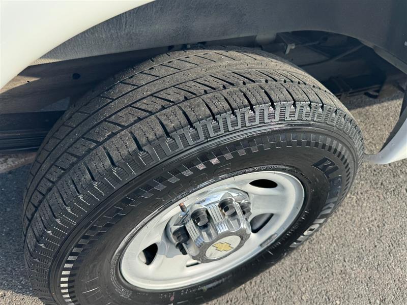 2015 Chevrolet Express LT photo 21