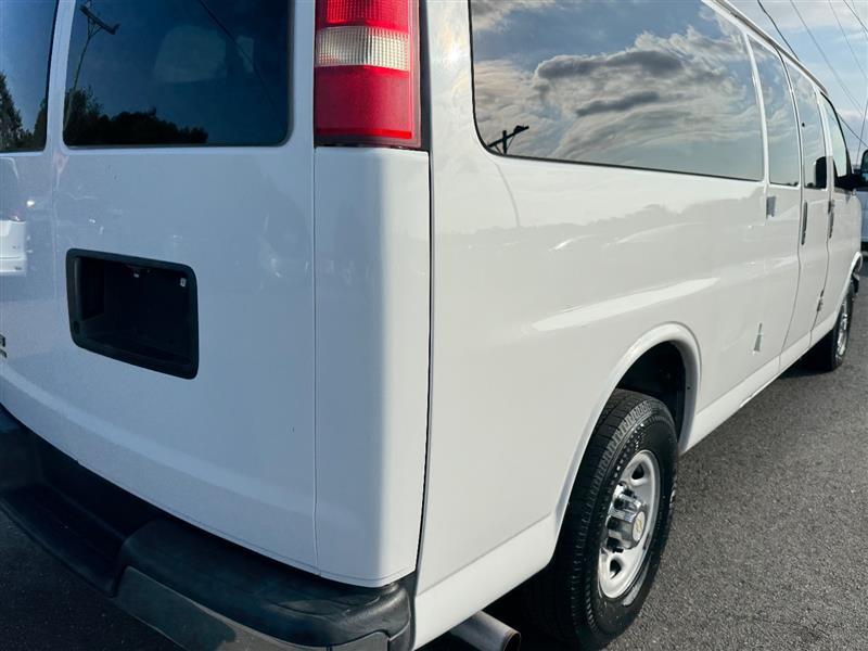 2015 Chevrolet Express LT photo 22