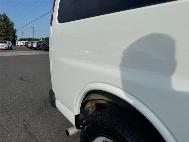 2015 Chevrolet Express LT photo 23