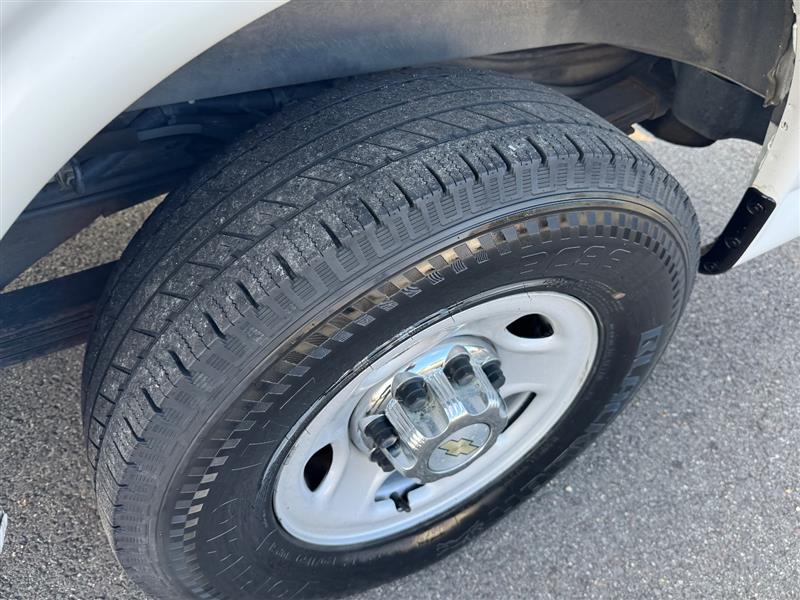 2015 Chevrolet Express LT photo 24