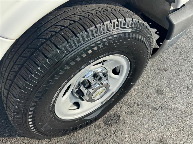 2015 Chevrolet Express LT photo 26