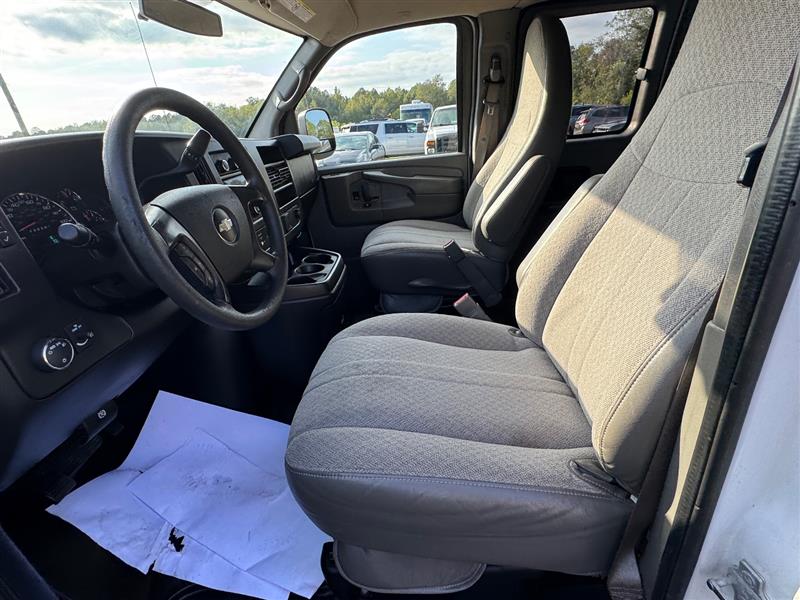 2015 Chevrolet Express LT photo 27