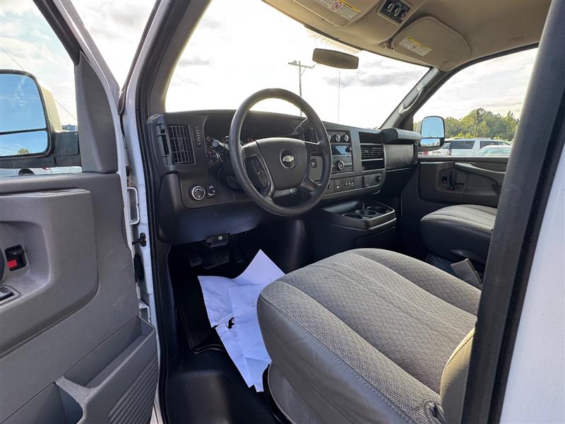 2015 Chevrolet Express LT photo 28