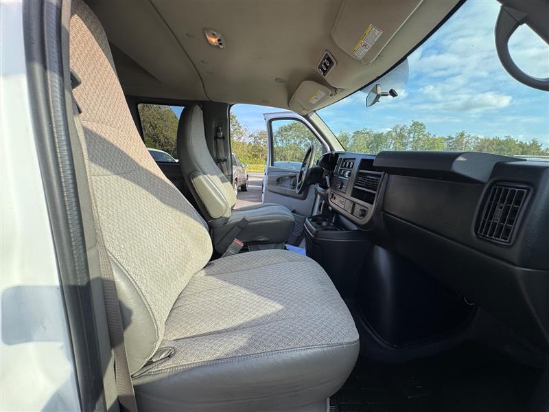 2015 Chevrolet Express LT photo 33