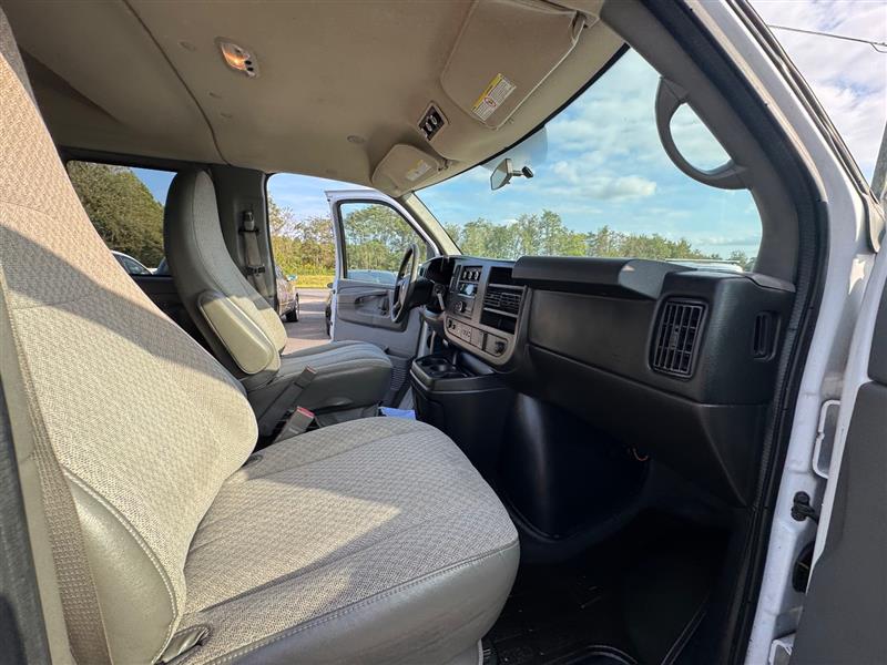 2015 Chevrolet Express LT photo 34