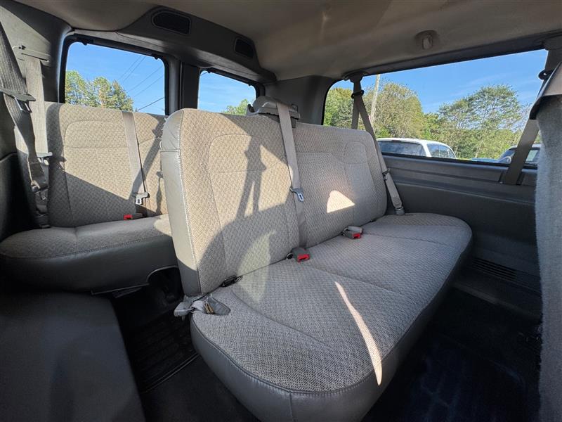 2015 Chevrolet Express LT photo 40